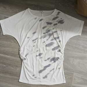 Elegant Short Sleeve Tee with Abstract Pattern